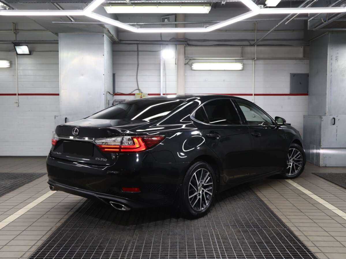 Lexus ES с пробегом — 2016 год. Фото: #1