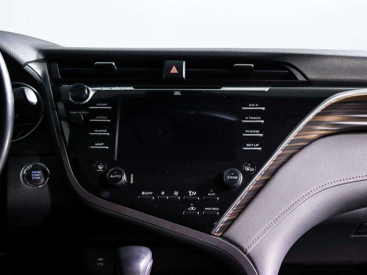 Toyota Camry с пробегом — 2018 год. Фото: #12