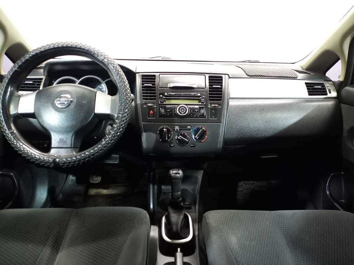 Nissan Tiida с пробегом — 2011 год. Фото: #8