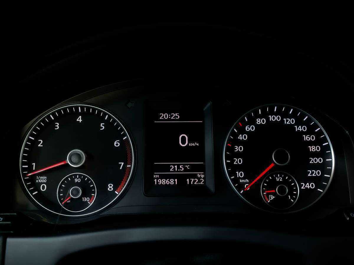 Volkswagen Golf Plus с пробегом — 2011 год. Фото: #10