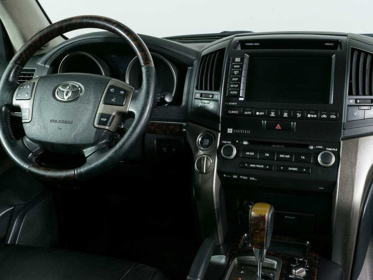 Toyota Land Cruiser с пробегом — 2011 год. Фото: #10