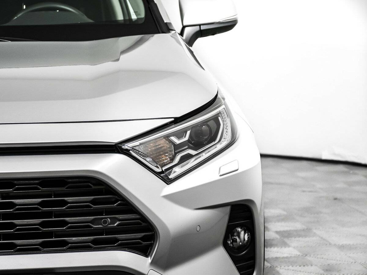 Toyota RAV4 с пробегом — 2021 год. Фото: #15
