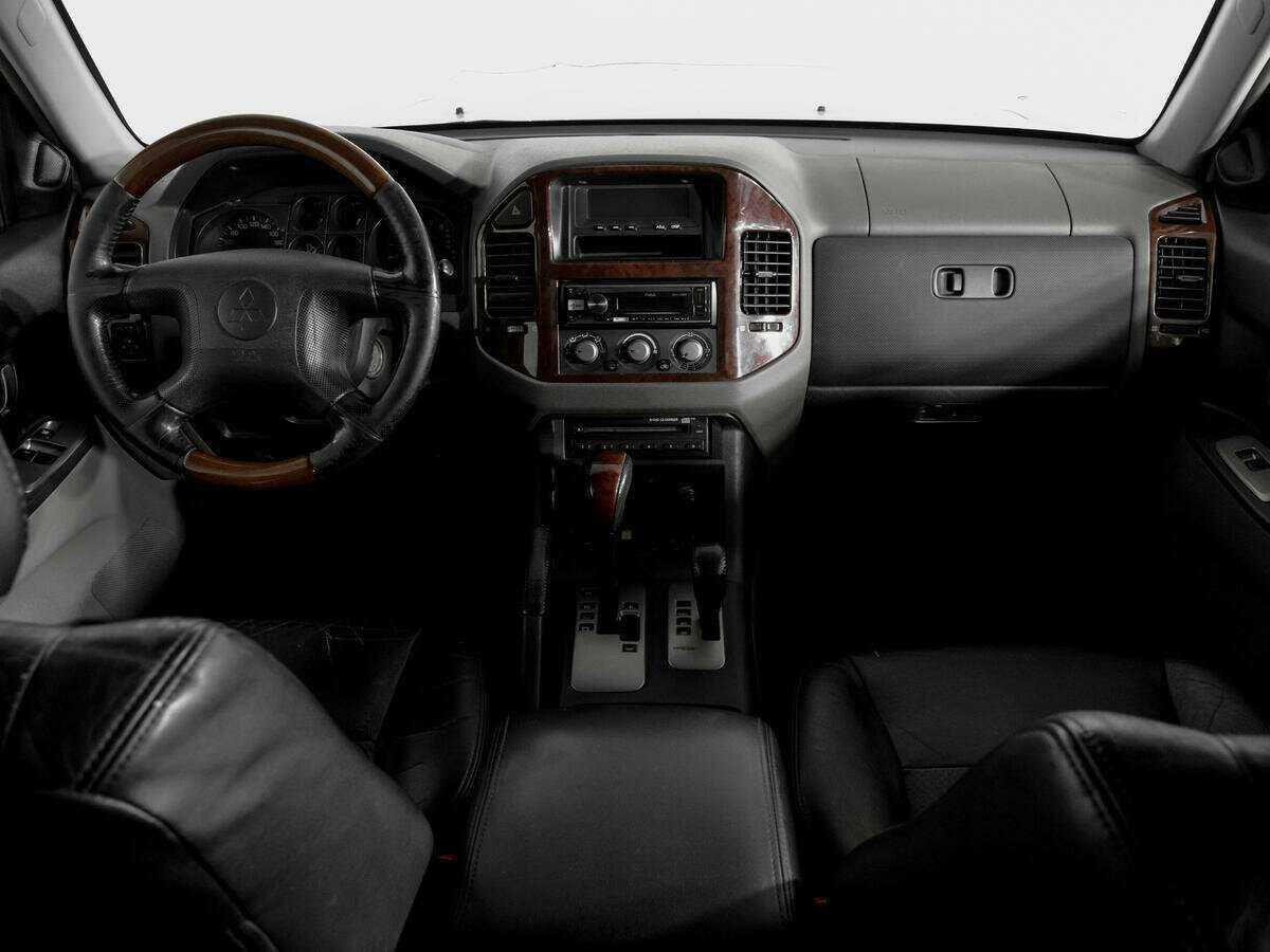 Mitsubishi Pajero с пробегом — 2004 год. Фото: #11