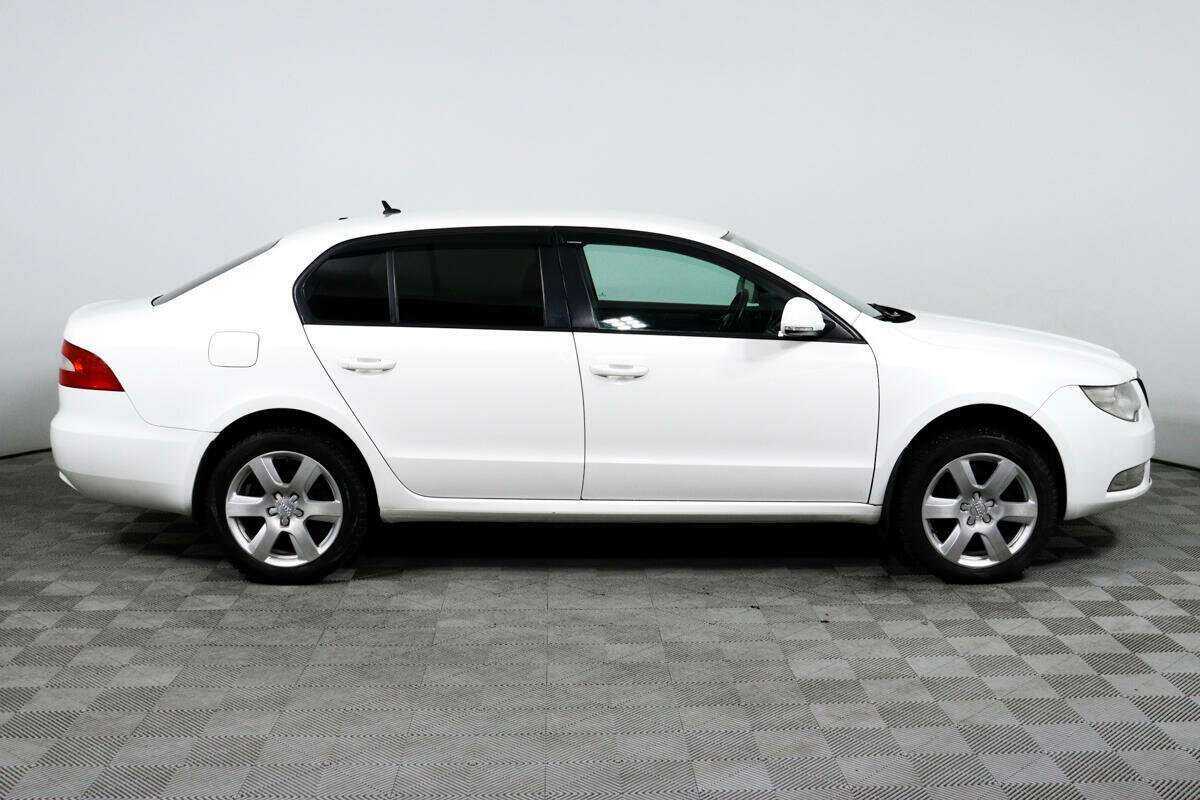 Skoda Superb с пробегом — 2011 год. Фото: #3