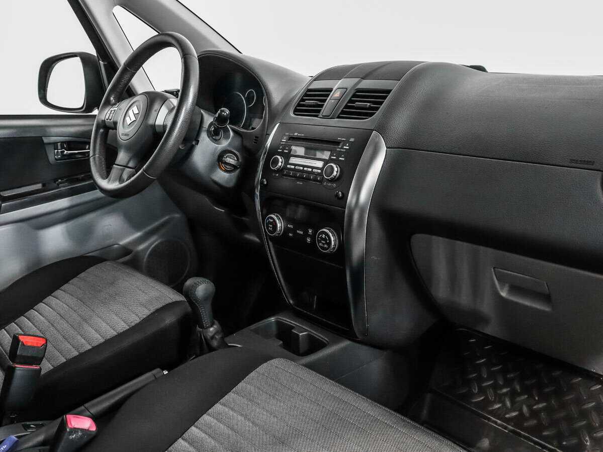 Suzuki SX4 с пробегом — 2010 год. Фото: #11