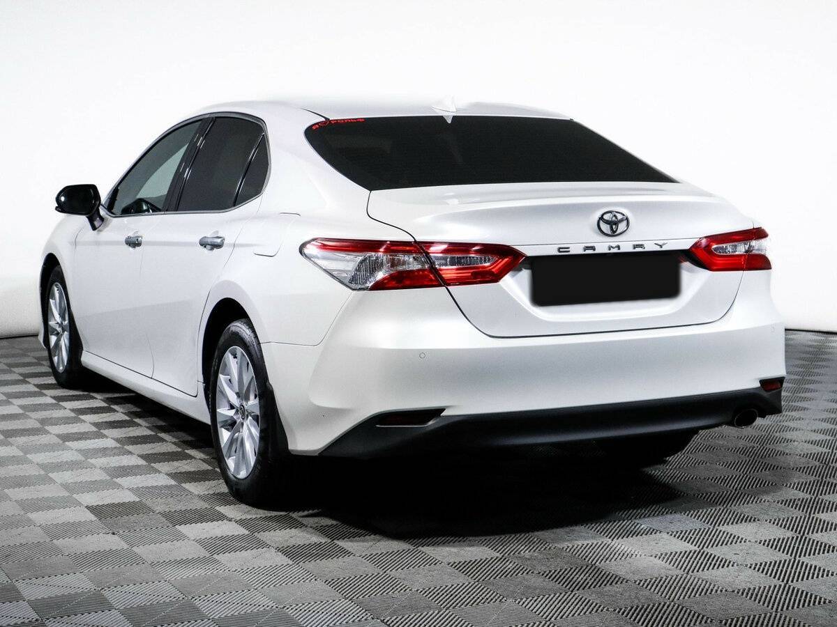 Toyota Camry с пробегом — 2021 год. Фото: #6