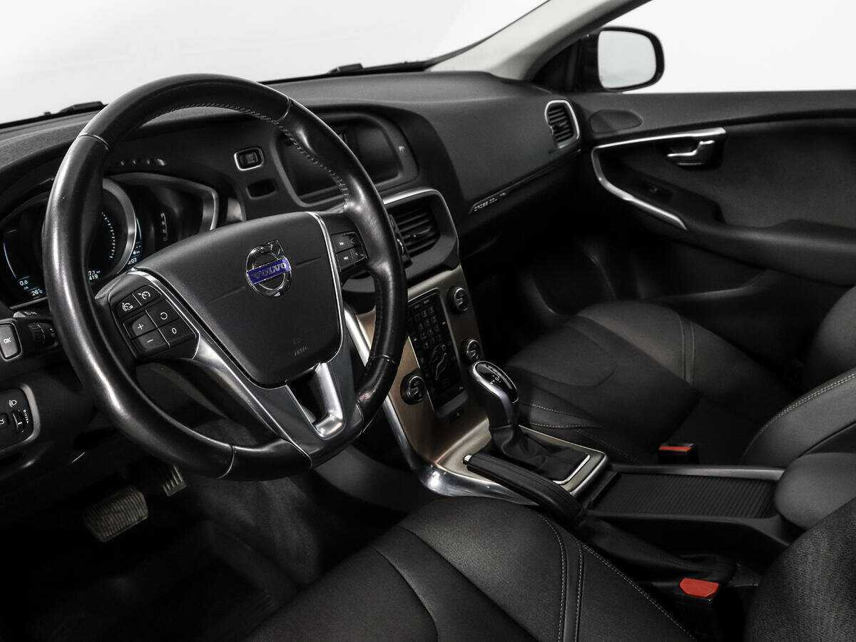 Volvo V40 Cross Country с пробегом — 2014 год. Фото: #8