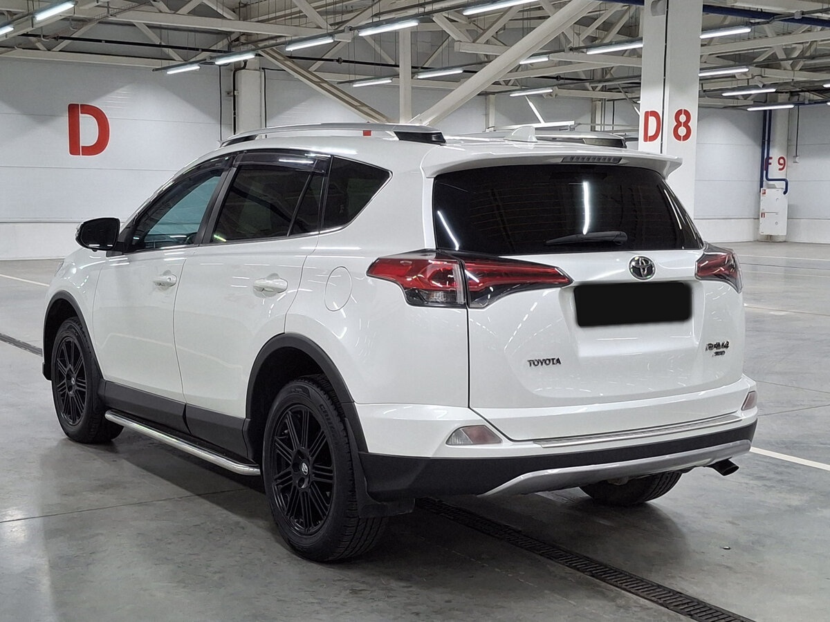 Toyota RAV4 с пробегом — 2017 год. Фото: #6