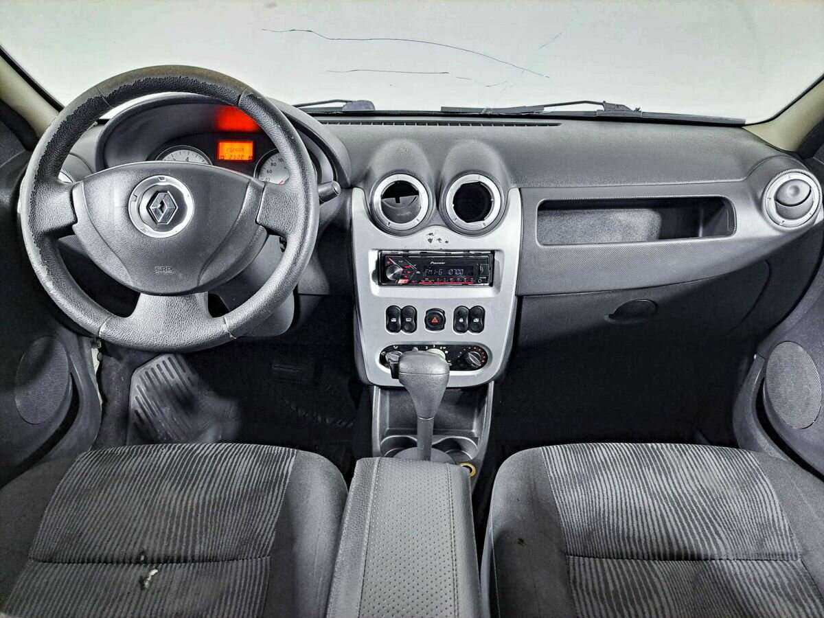 Renault Logan с пробегом — 2011 год. Фото: #11