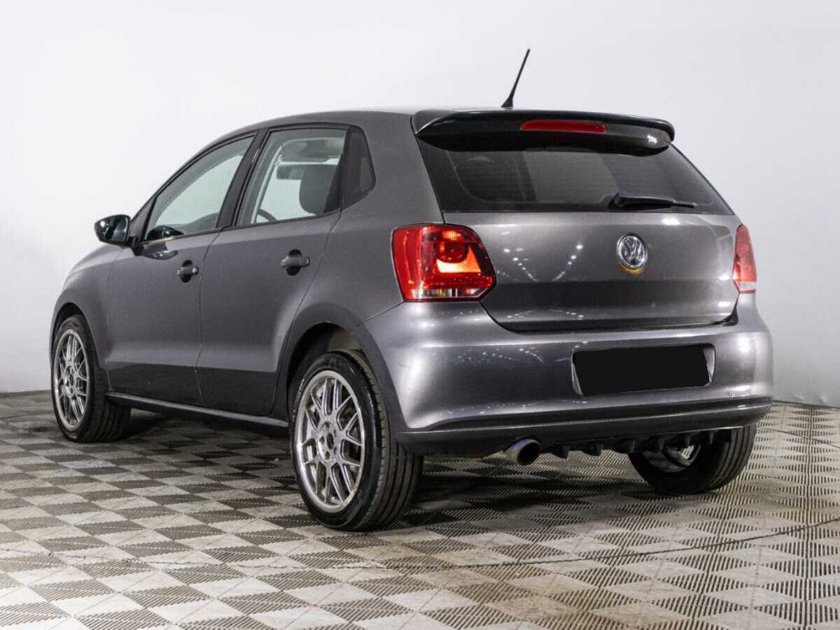 Volkswagen Polo с пробегом — 2010 год. Фото: #6