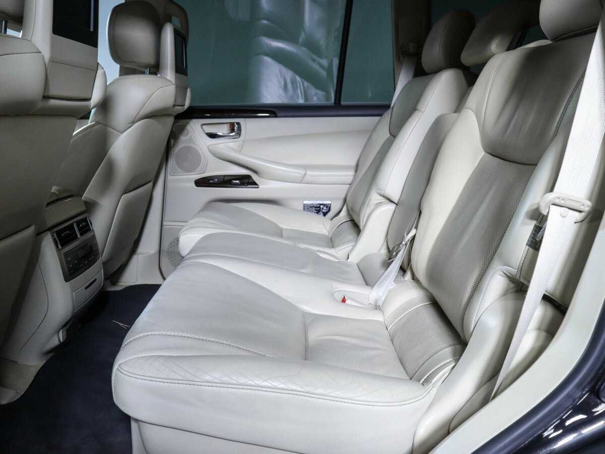 Lexus LX с пробегом — 2012 год. Фото: #9