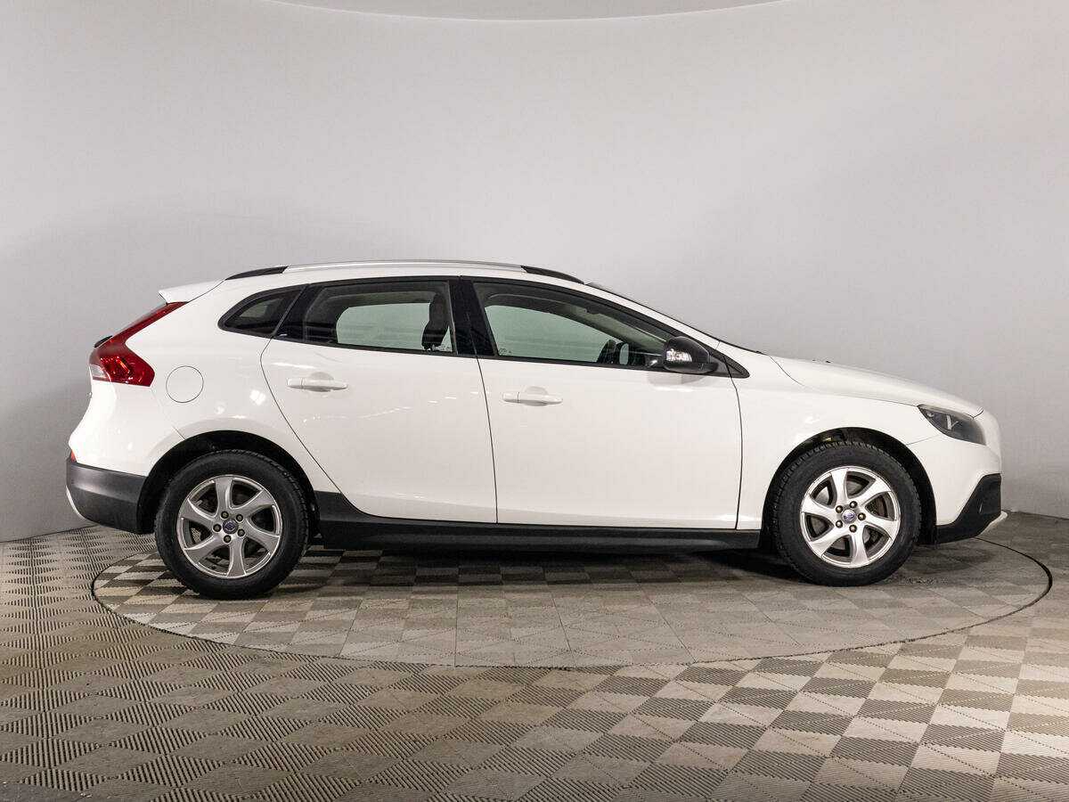 Volvo V40 Cross Country с пробегом — 2013 год. Фото: #3