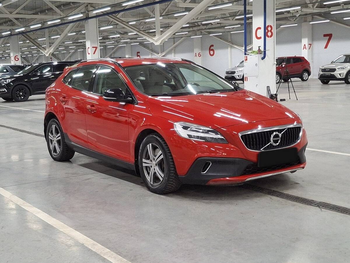 Volvo V40 Cross Country с пробегом — 2017 год. Фото: #2