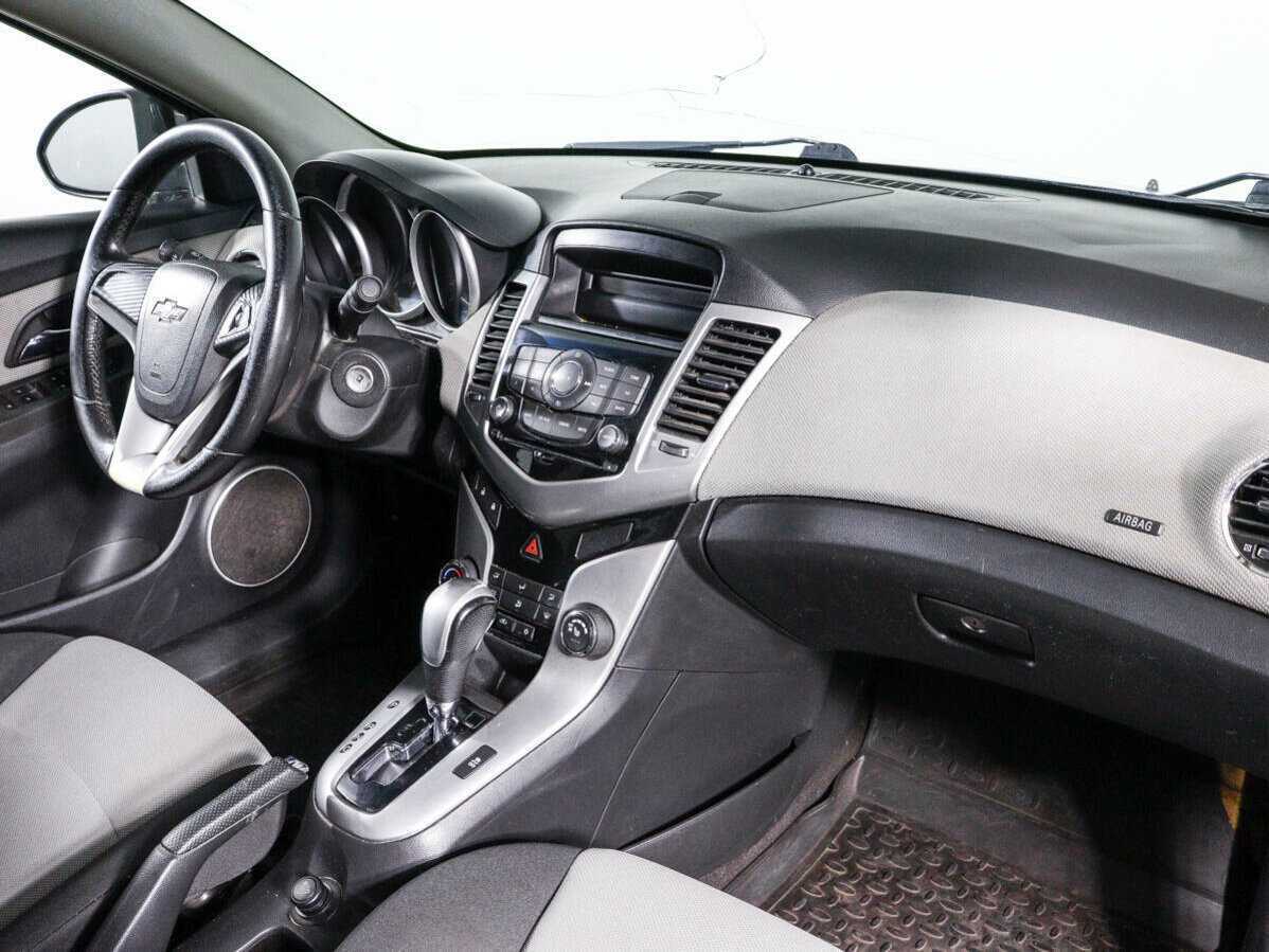 Chevrolet Cruze с пробегом — 2012 год. Фото: #8