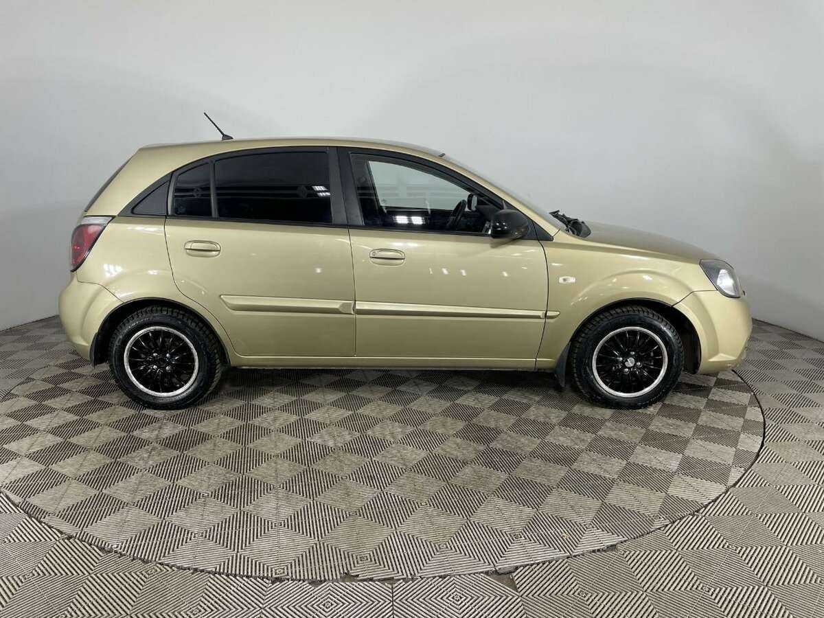 Kia Rio с пробегом — 2010 год. Фото: #3