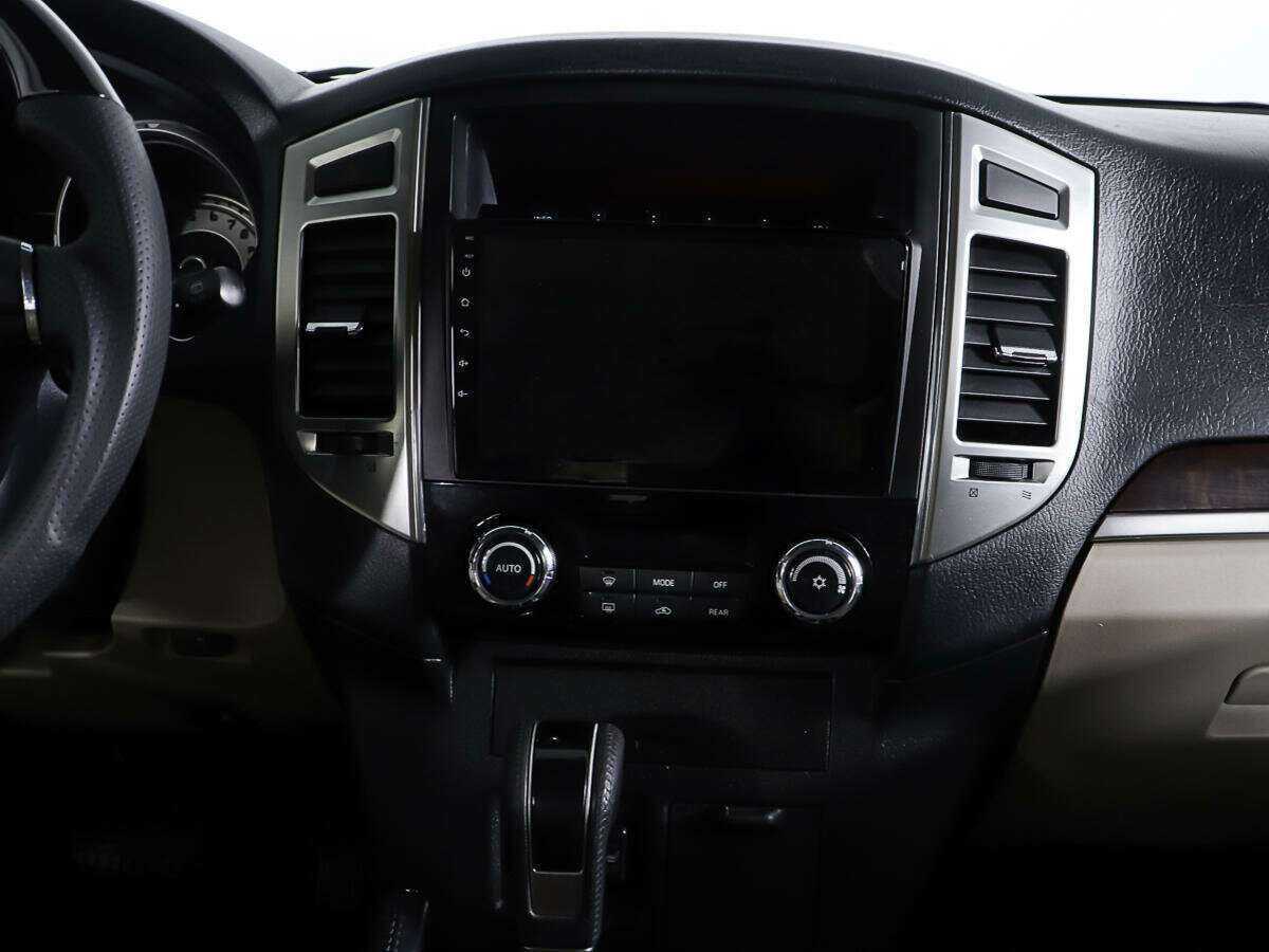 Mitsubishi Pajero с пробегом — 2017 год. Фото: #10