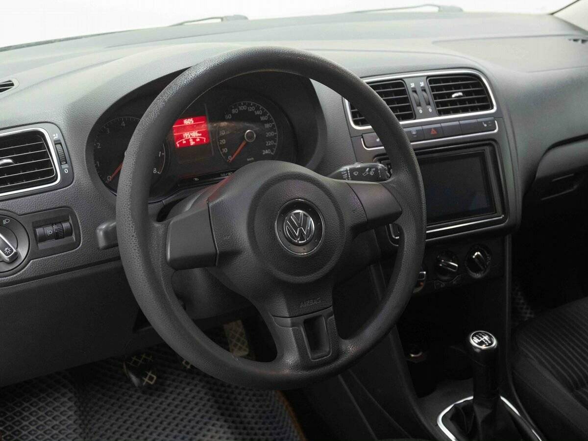 Volkswagen Polo с пробегом — 2011 год. Фото: #12