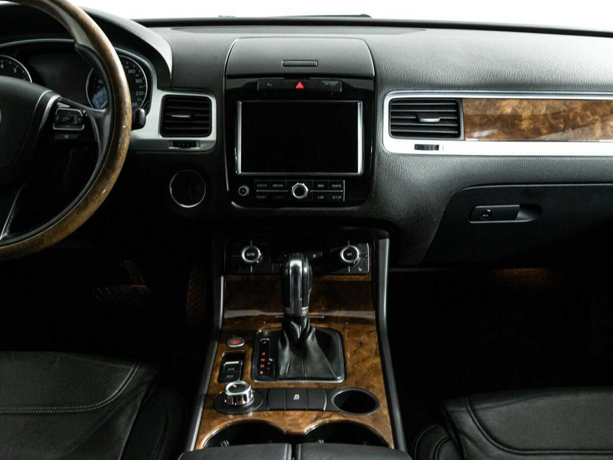 Volkswagen Touareg с пробегом — 2012 год. Фото: #11