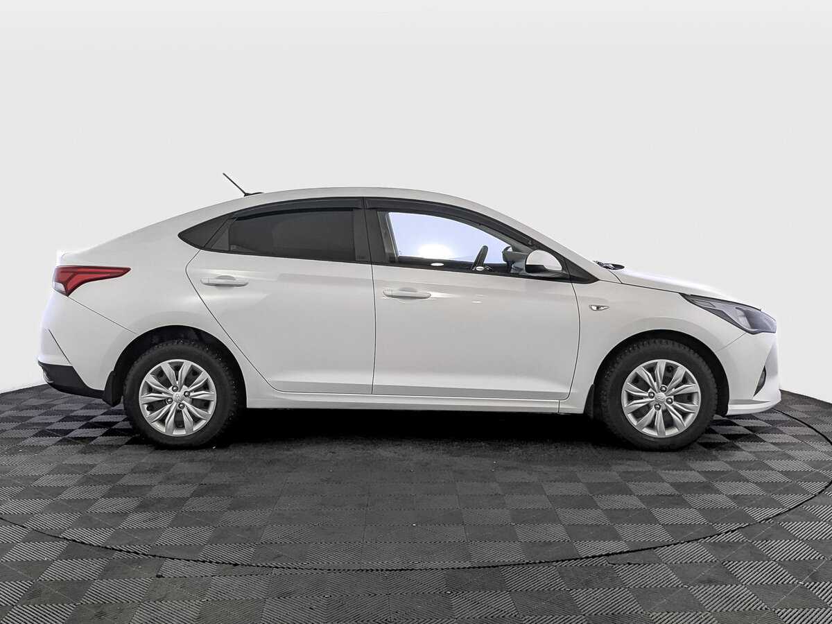 Hyundai Solaris с пробегом — 2022 год. Фото: #3
