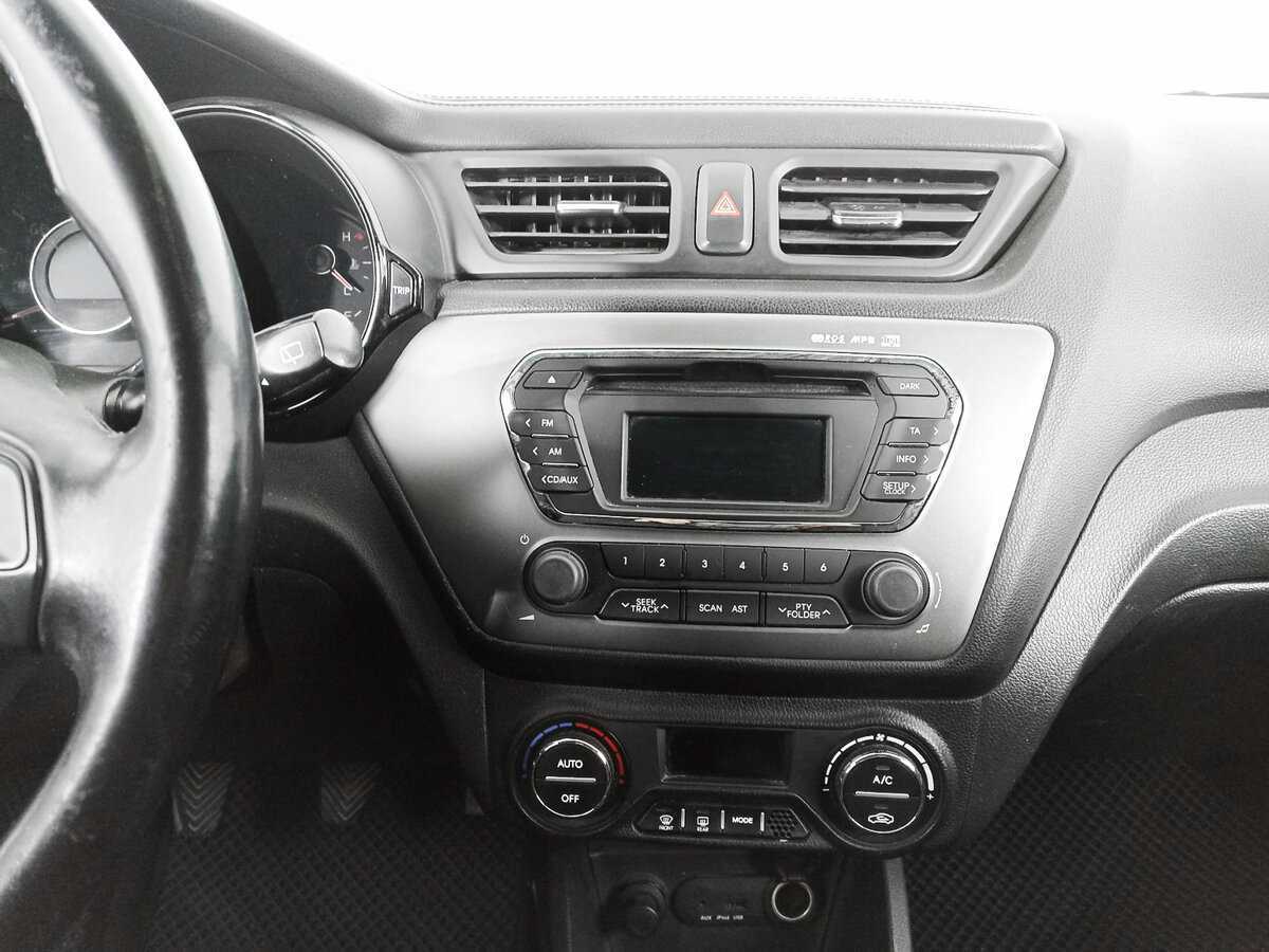 Kia Rio с пробегом — 2015 год. Фото: #10