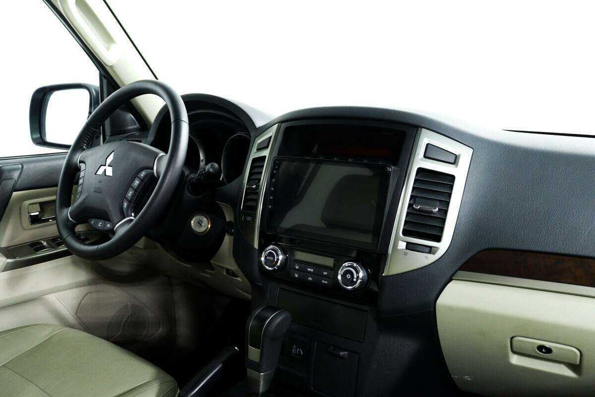 Mitsubishi Pajero с пробегом — 2021 год. Фото: #8