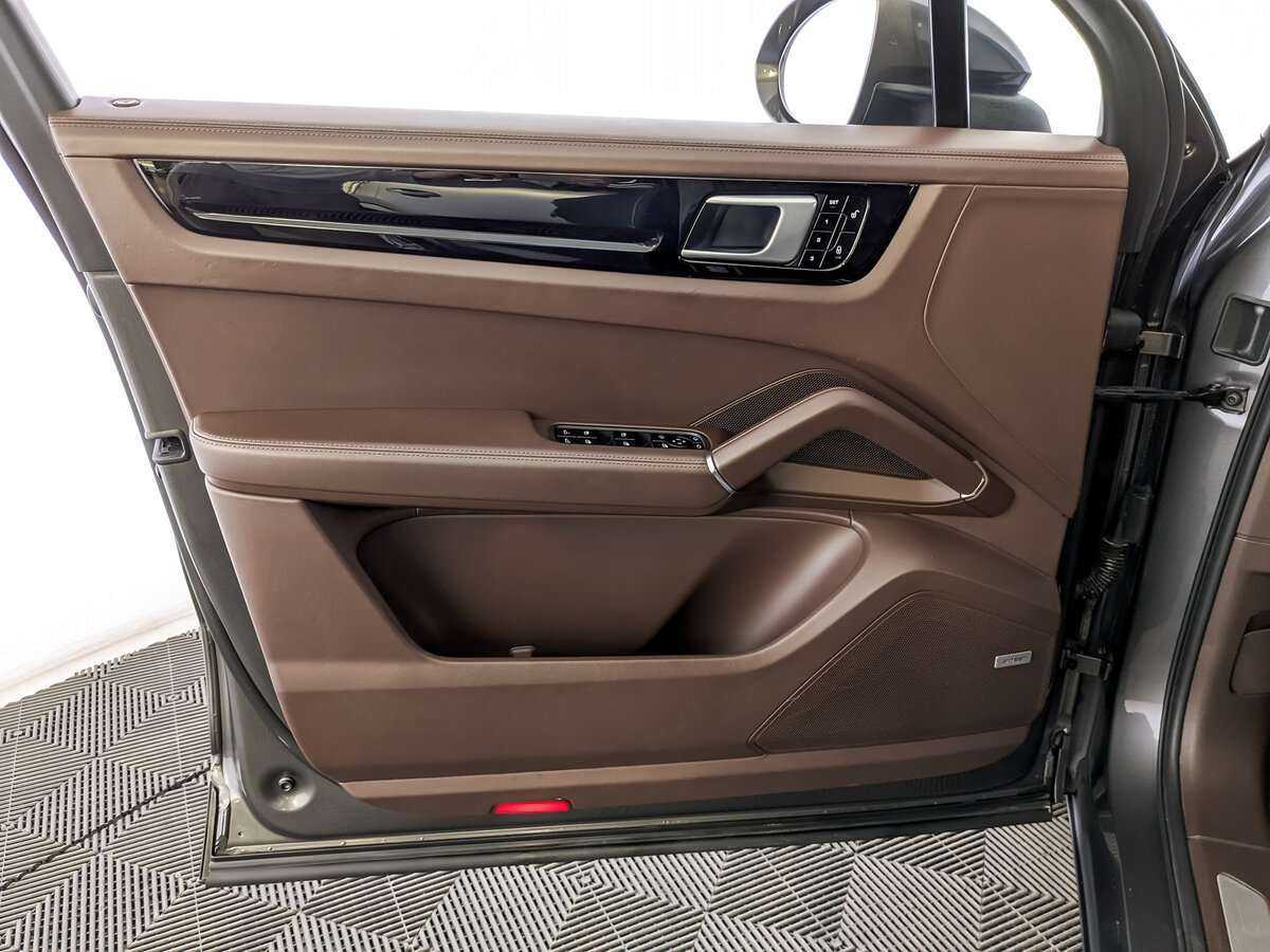 Porsche Cayenne с пробегом — 2018 год. Фото: #12