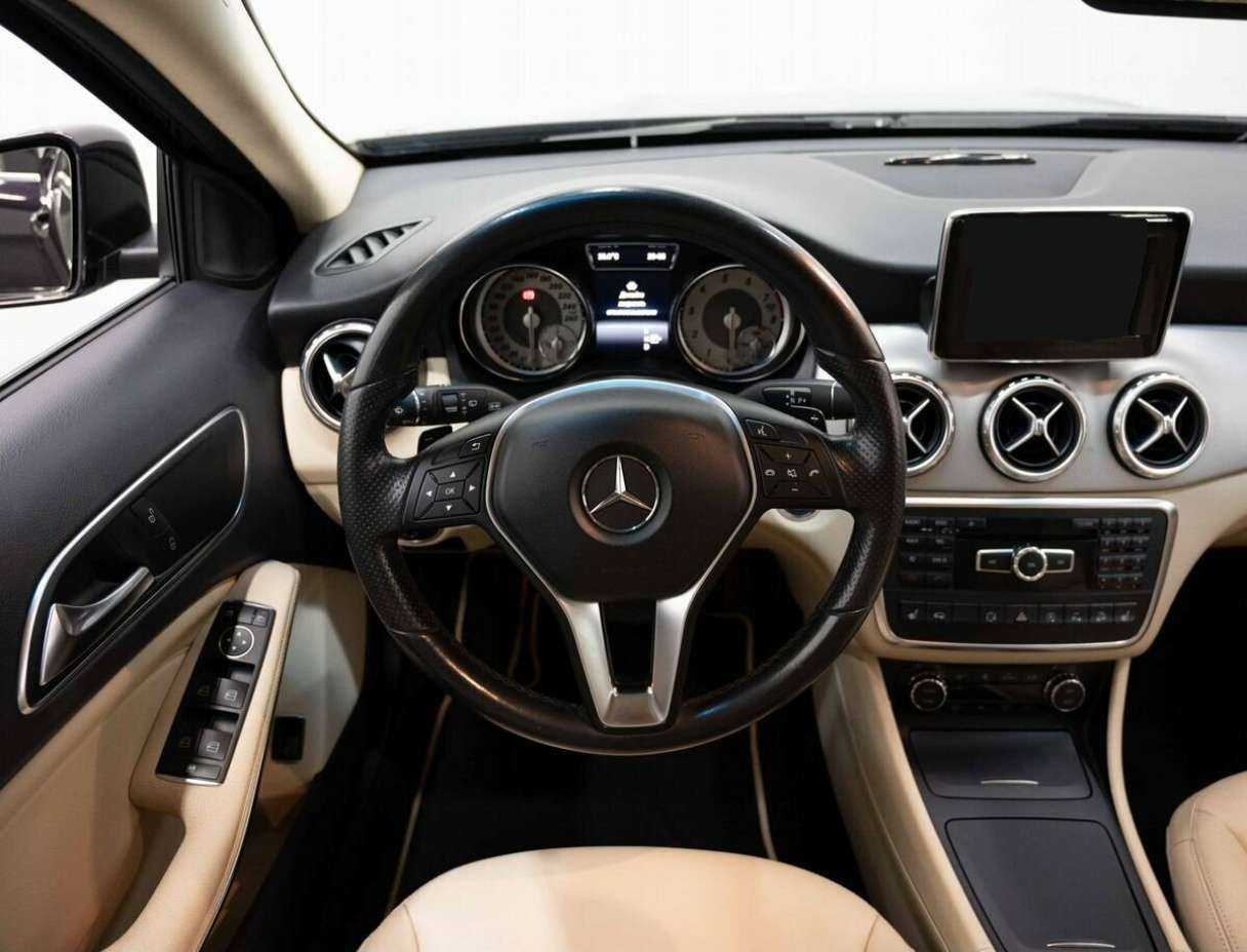 Mercedes-Benz GLA с пробегом — 2015 год. Фото: #11