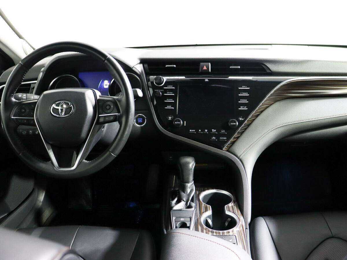 Toyota Camry с пробегом — 2020 год. Фото: #7