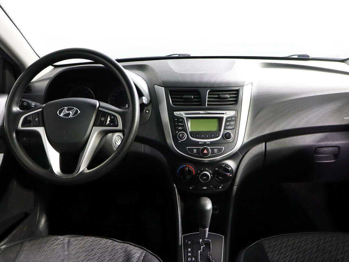 Hyundai Solaris с пробегом — 2011 год. Фото: #11