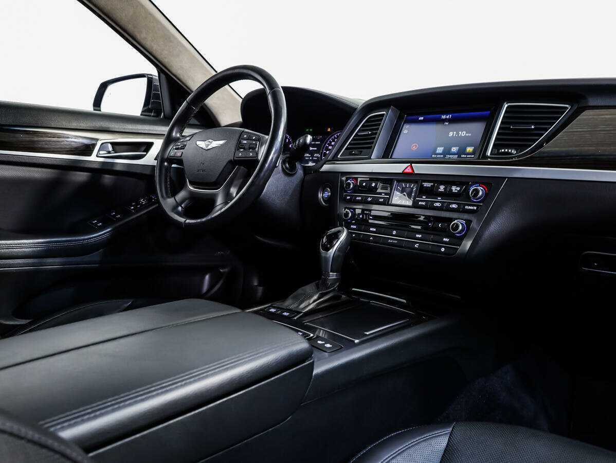 Hyundai Genesis с пробегом — 2014 год. Фото: #7