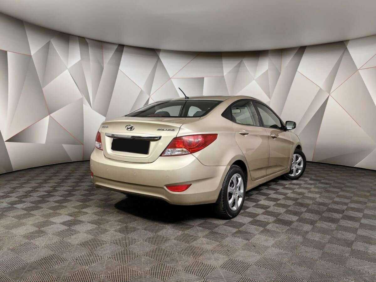Hyundai Solaris с пробегом — 2011 год. Фото: #1