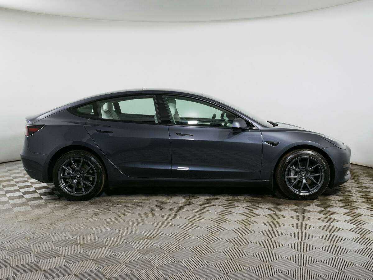 Tesla Model 3 с пробегом — 2022 год. Фото: #2