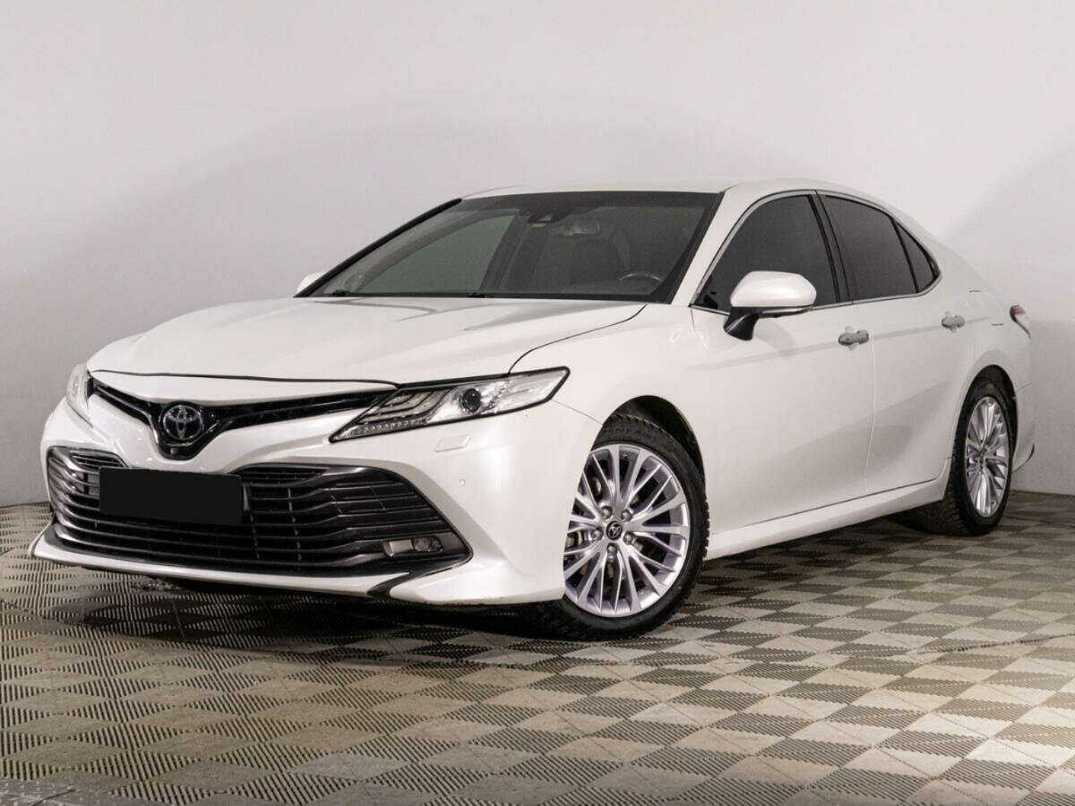 Toyota Camry с пробегом — 2018 год. Посмотреть фото
