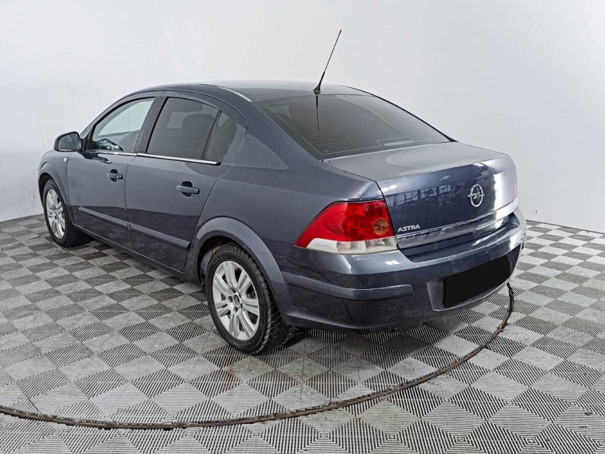 Opel Astra с пробегом — 2010 год. Фото: #6