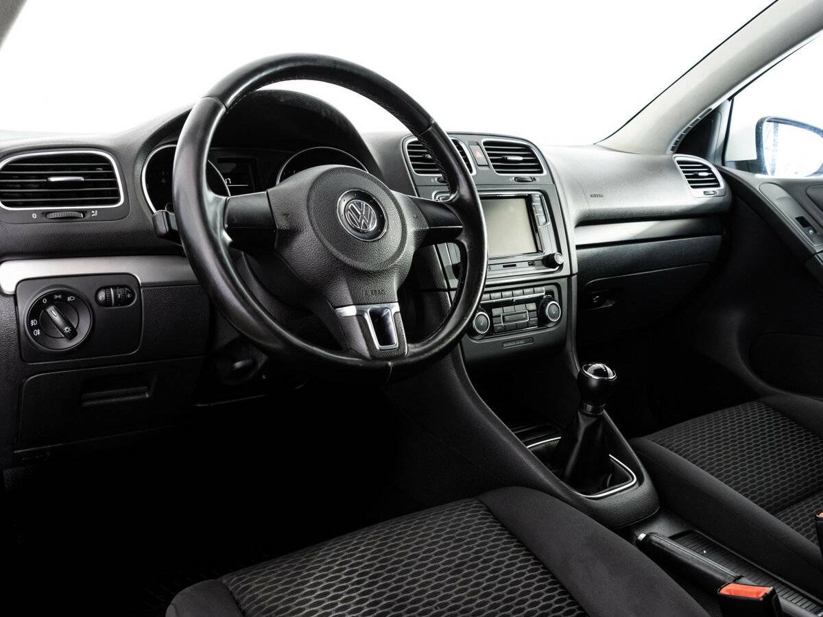 Volkswagen Golf с пробегом — 2009 год. Фото: #8