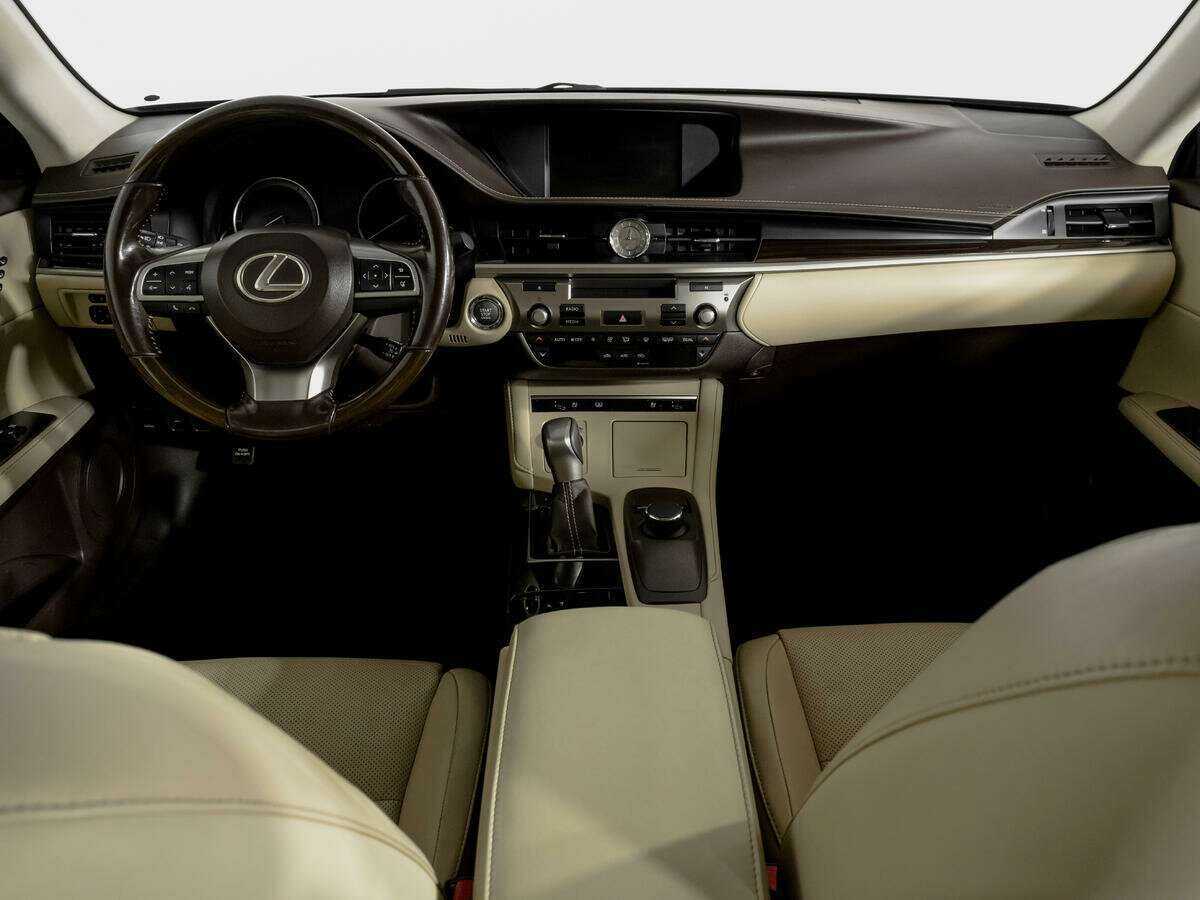 Lexus ES с пробегом — 2015 год. Фото: #11