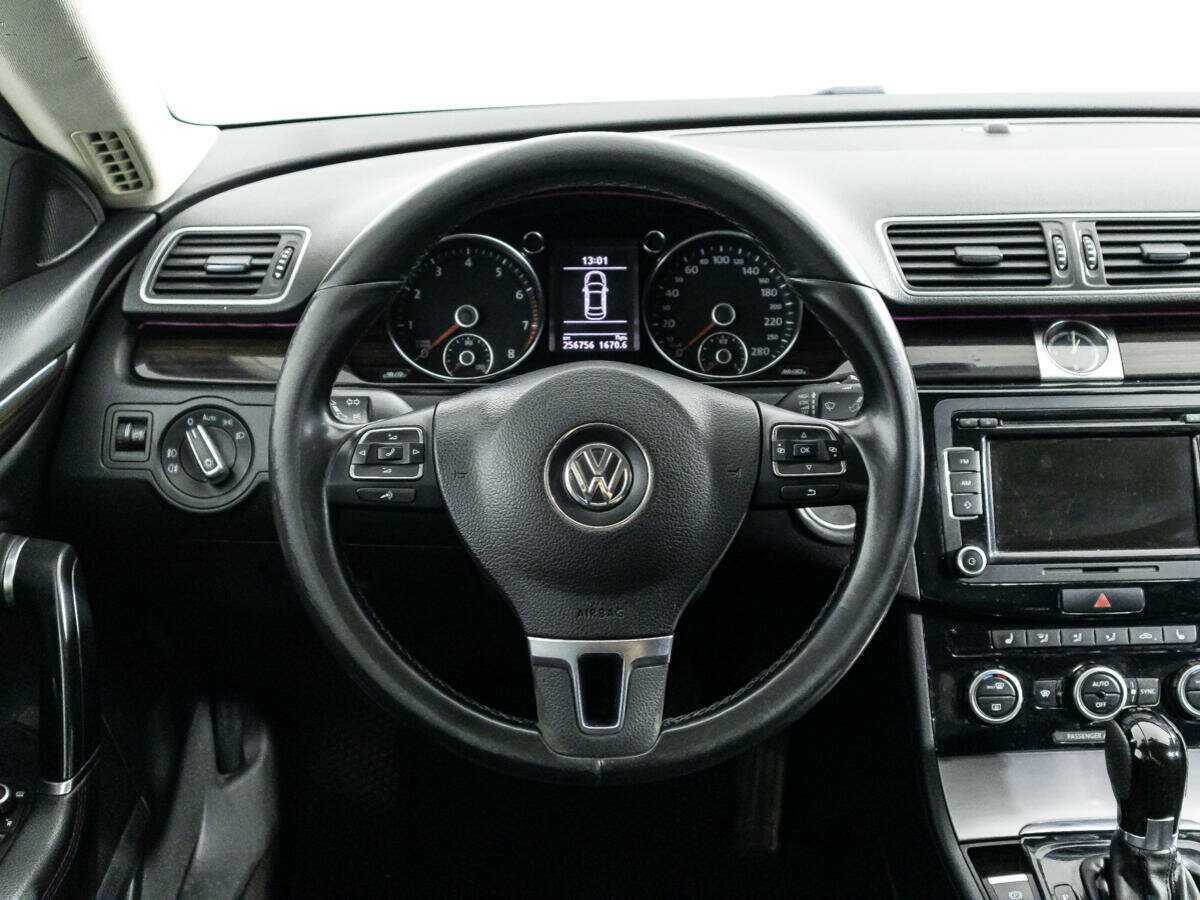 Volkswagen Passat CC с пробегом — 2013 год. Фото: #16