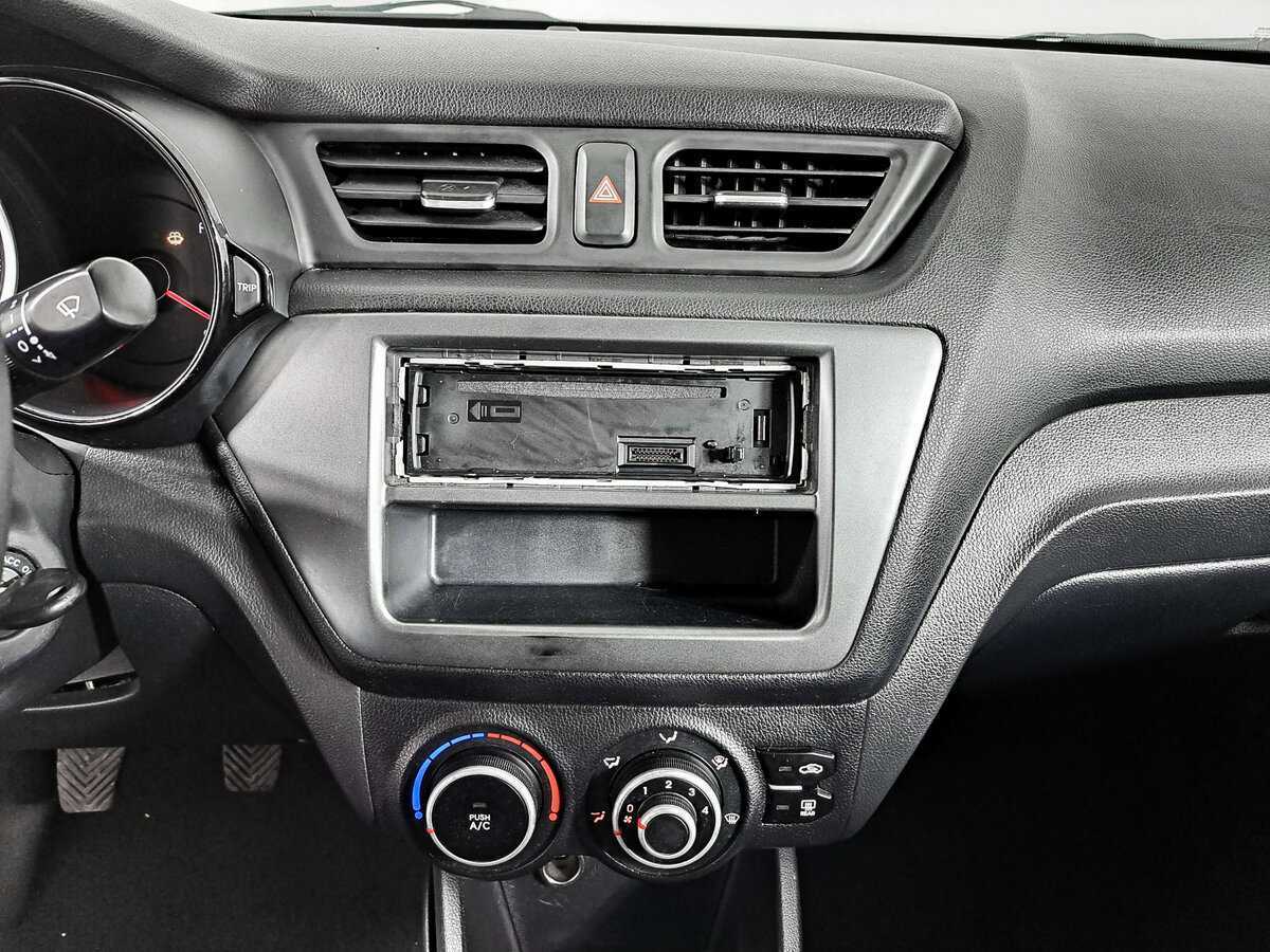 Kia Rio с пробегом — 2013 год. Фото: #12