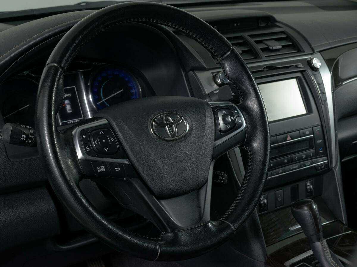 Toyota Camry с пробегом — 2016 год. Фото: #13