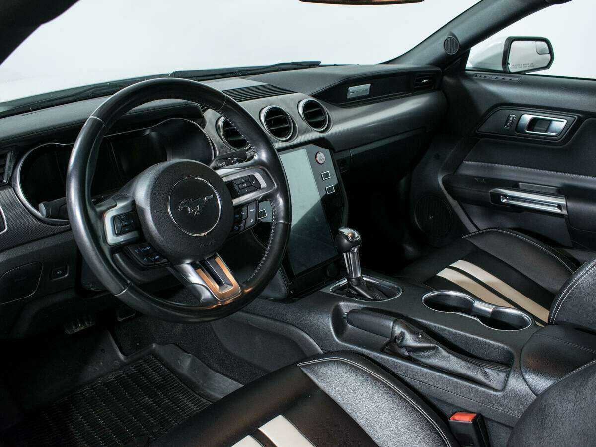 Ford Mustang с пробегом — 2019 год. Фото: #12