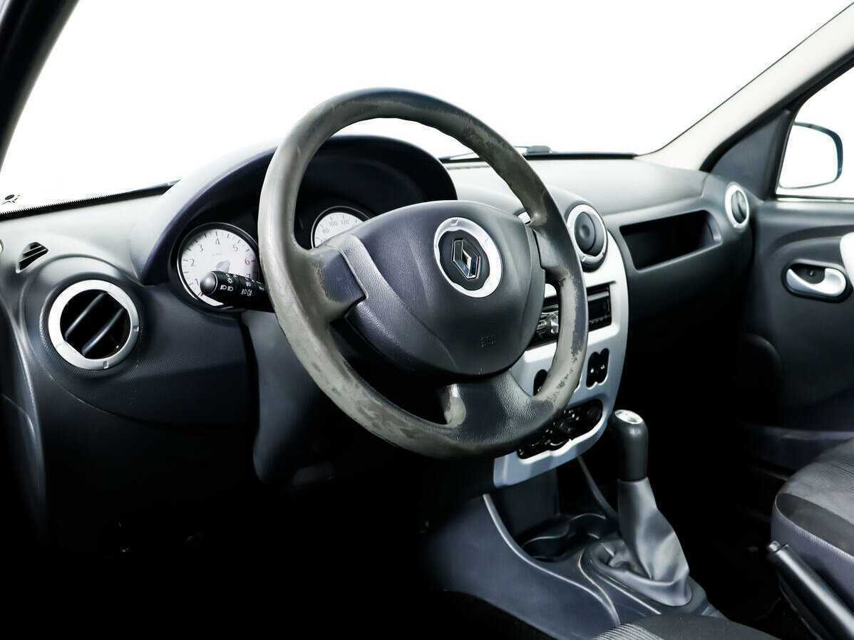 Renault Logan с пробегом — 2012 год. Фото: #12