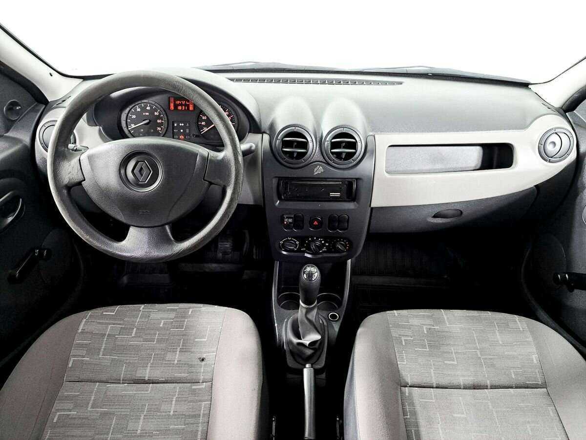 Renault Logan с пробегом — 2012 год. Фото: #8