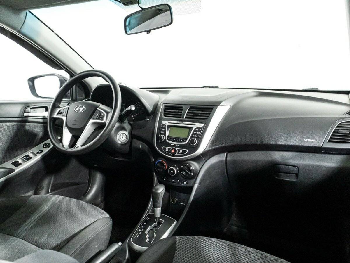 Hyundai Solaris с пробегом — 2011 год. Фото: #8