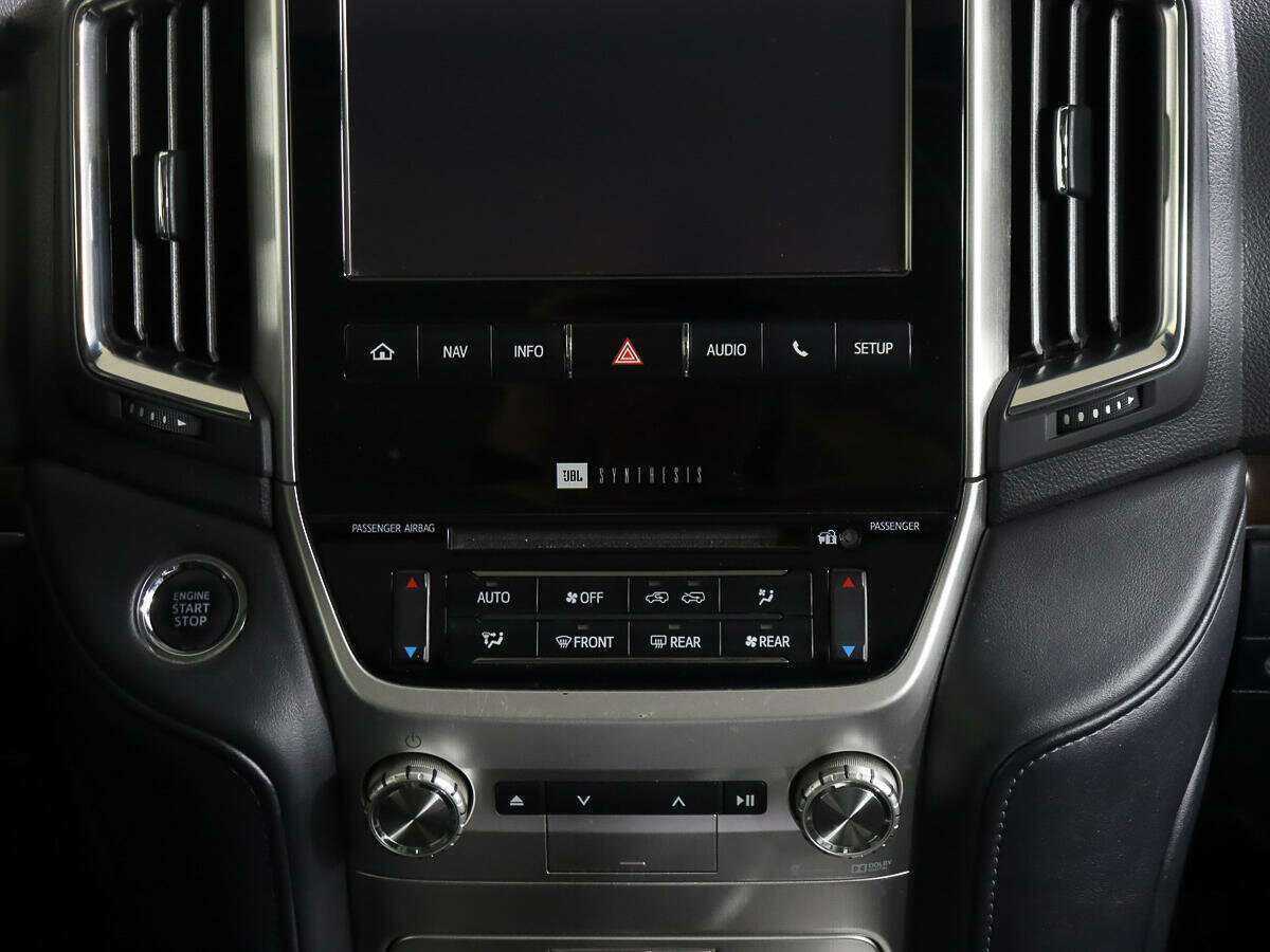 Toyota Land Cruiser с пробегом — 2015 год. Фото: #11