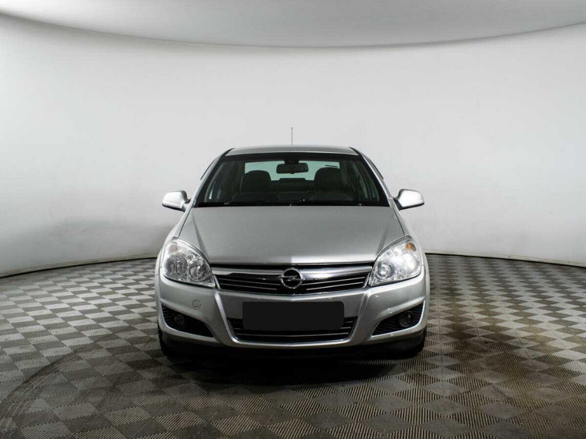 Opel Astra с пробегом — 2010 год. Фото: #1