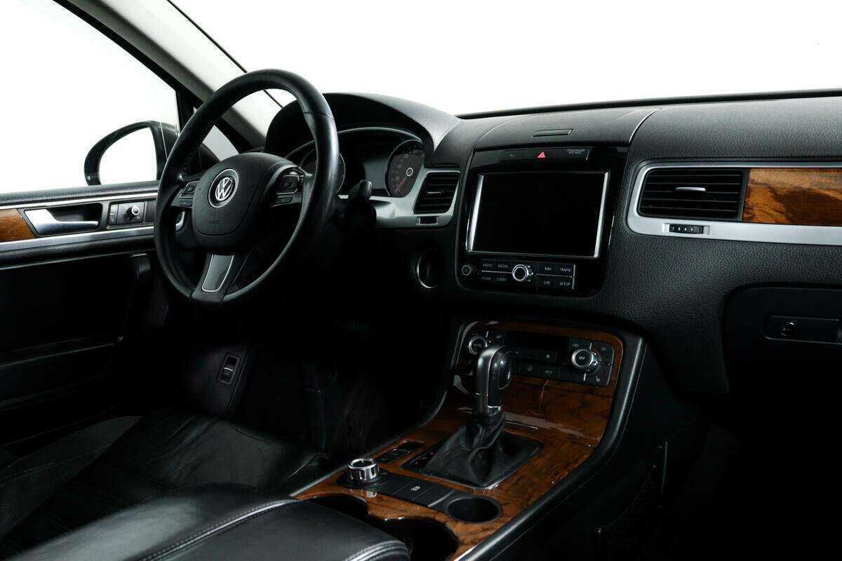 Volkswagen Touareg с пробегом — 2011 год. Фото: #8