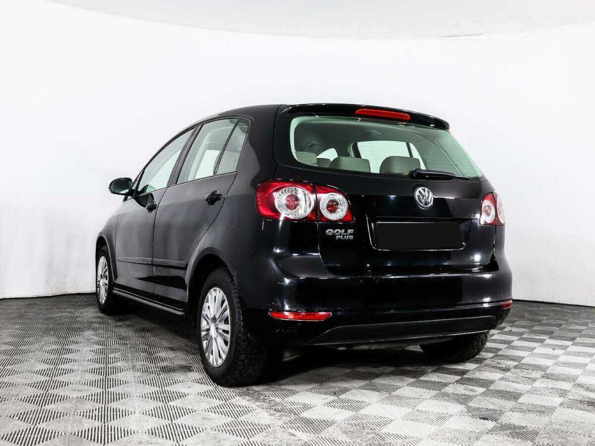 Volkswagen Golf Plus с пробегом — 2011 год. Фото: #6