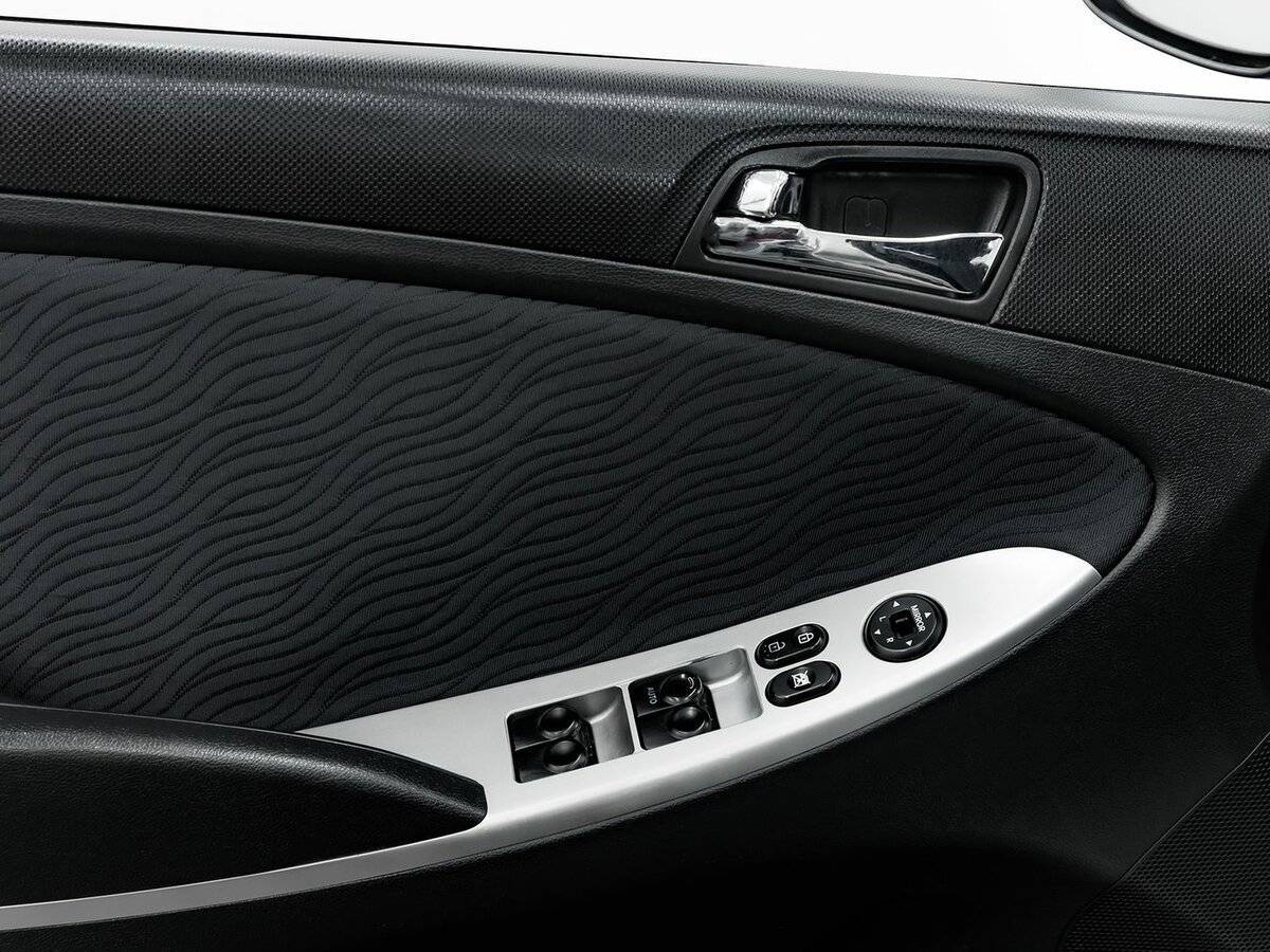 Hyundai Solaris с пробегом — 2011 год. Фото: #18