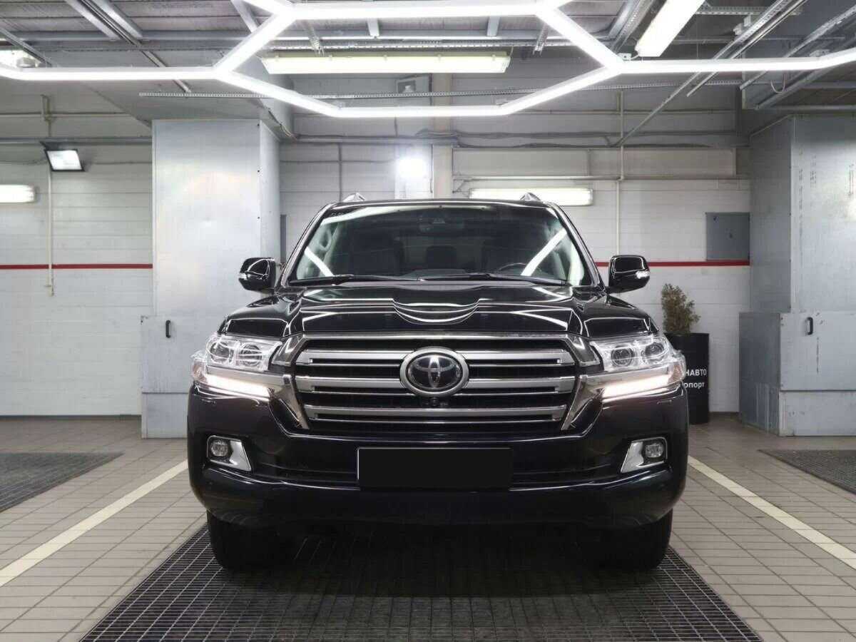 Toyota Land Cruiser с пробегом — 2019 год. Фото: #1