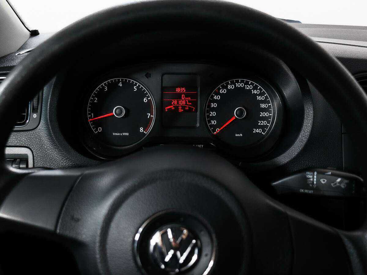 Volkswagen Polo с пробегом — 2011 год. Фото: #10